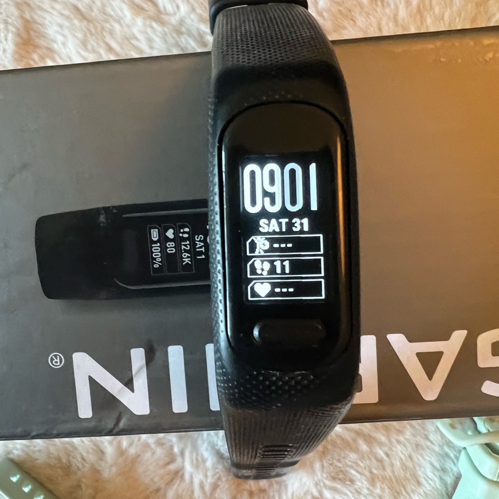 Garmin Vivosmart 5 Smart Fitness Tracker - Size S/M